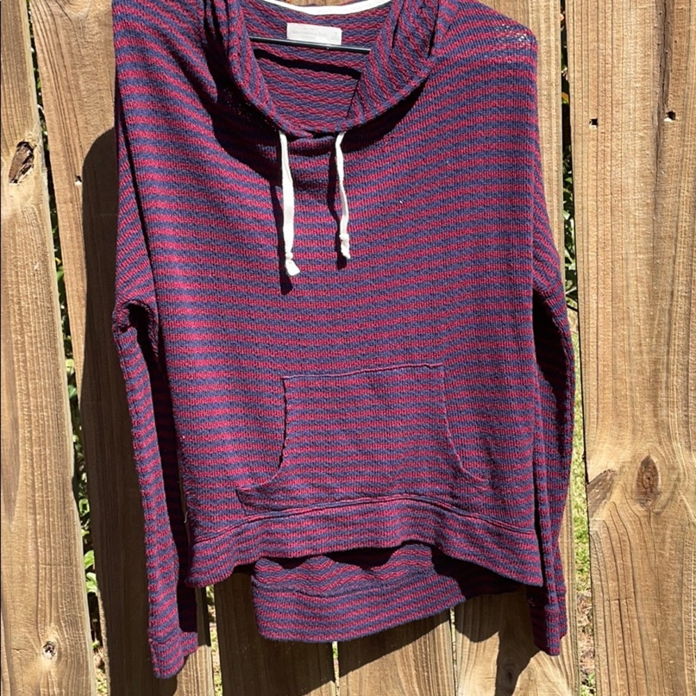 Sweater/hoodie